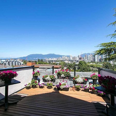 Appartamento Billion Dollar Views In A Beautiful Fairview Slopes Heritage House Vancouver Esterno foto