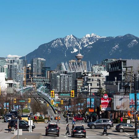 Appartamento Billion Dollar Views In A Beautiful Fairview Slopes Heritage House Vancouver Esterno foto