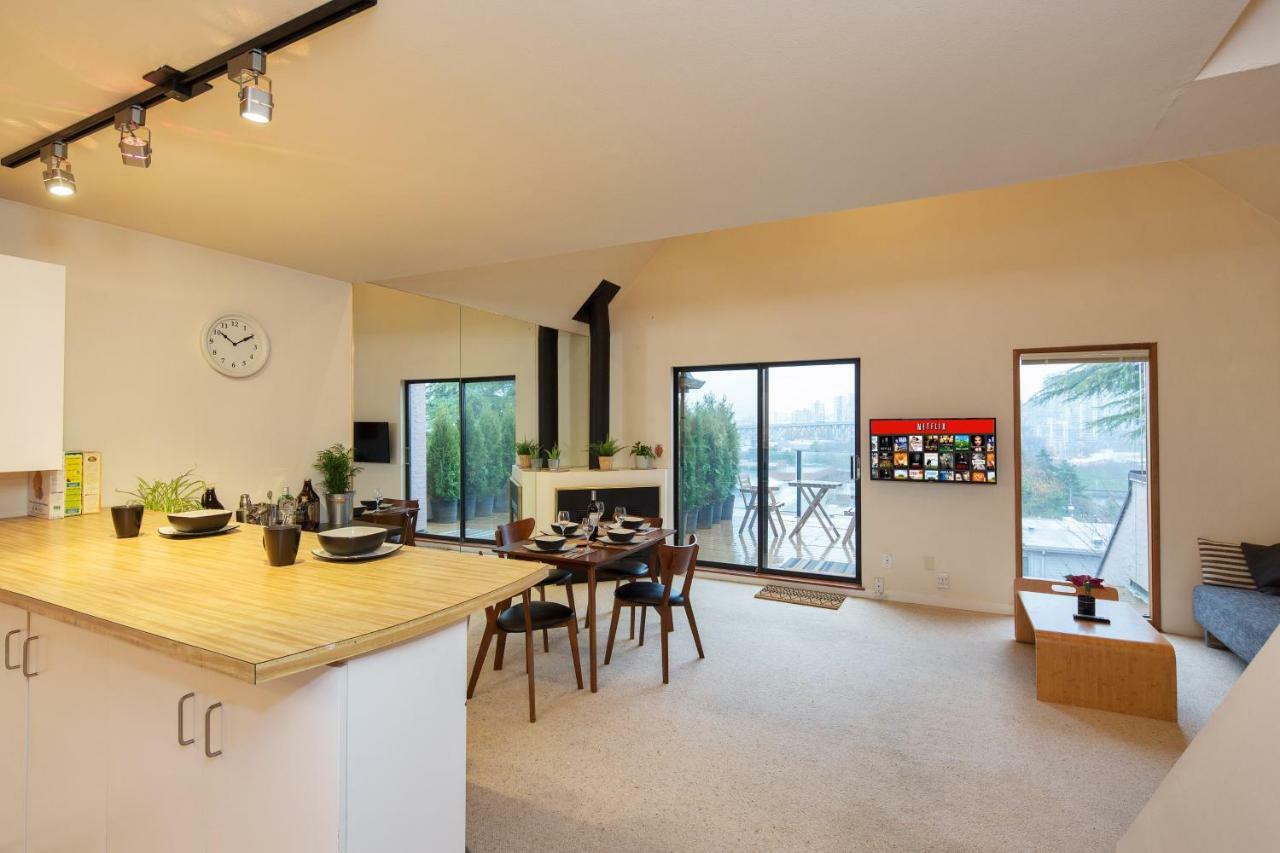 Appartamento Billion Dollar Views In A Beautiful Fairview Slopes Heritage House Vancouver Esterno foto