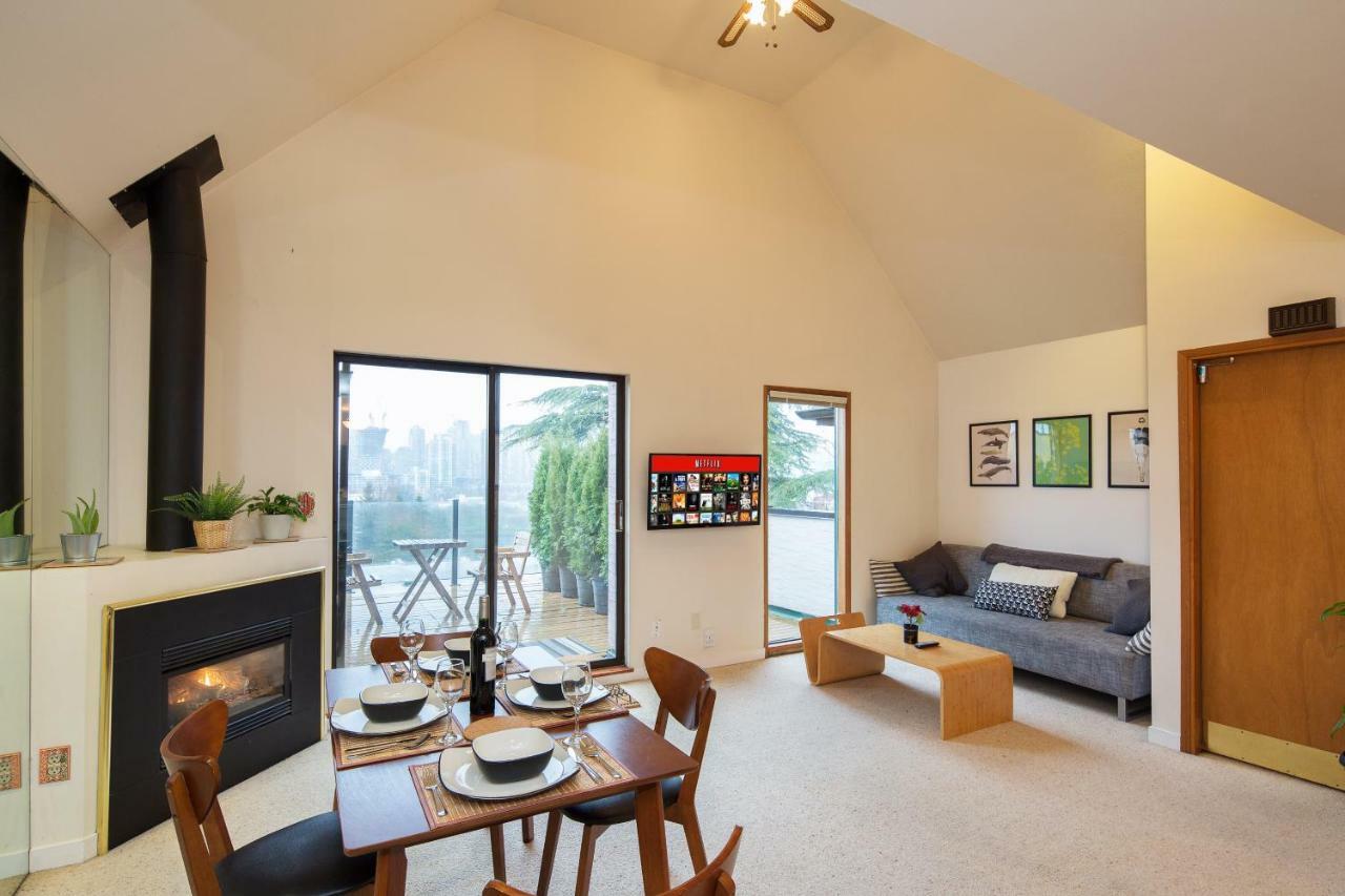 Appartamento Billion Dollar Views In A Beautiful Fairview Slopes Heritage House Vancouver Esterno foto