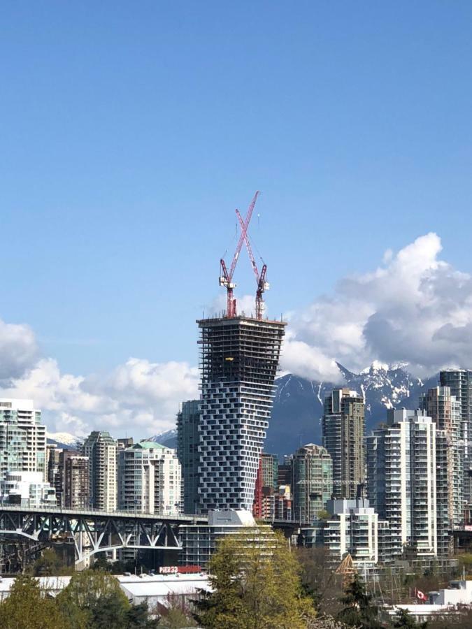 Appartamento Billion Dollar Views In A Beautiful Fairview Slopes Heritage House Vancouver Esterno foto