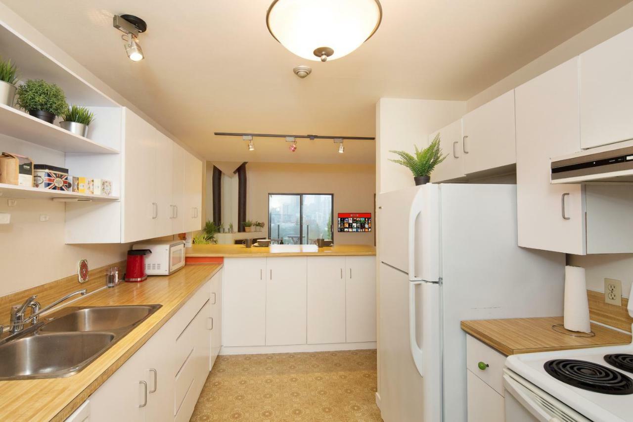 Appartamento Billion Dollar Views In A Beautiful Fairview Slopes Heritage House Vancouver Esterno foto